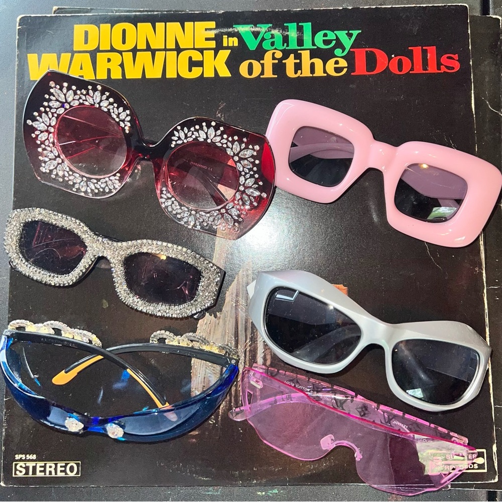 Lot of trendy sunnies